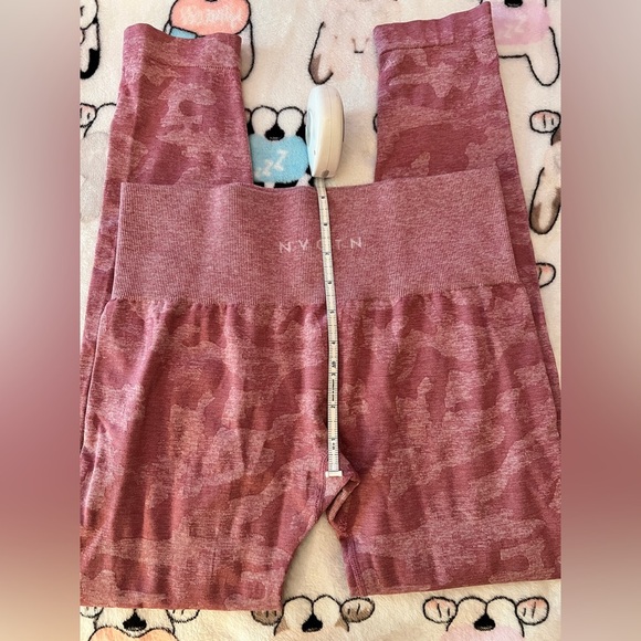 Pastel Pink Camo Seamless Leggings, size L - Picture 6 of 11